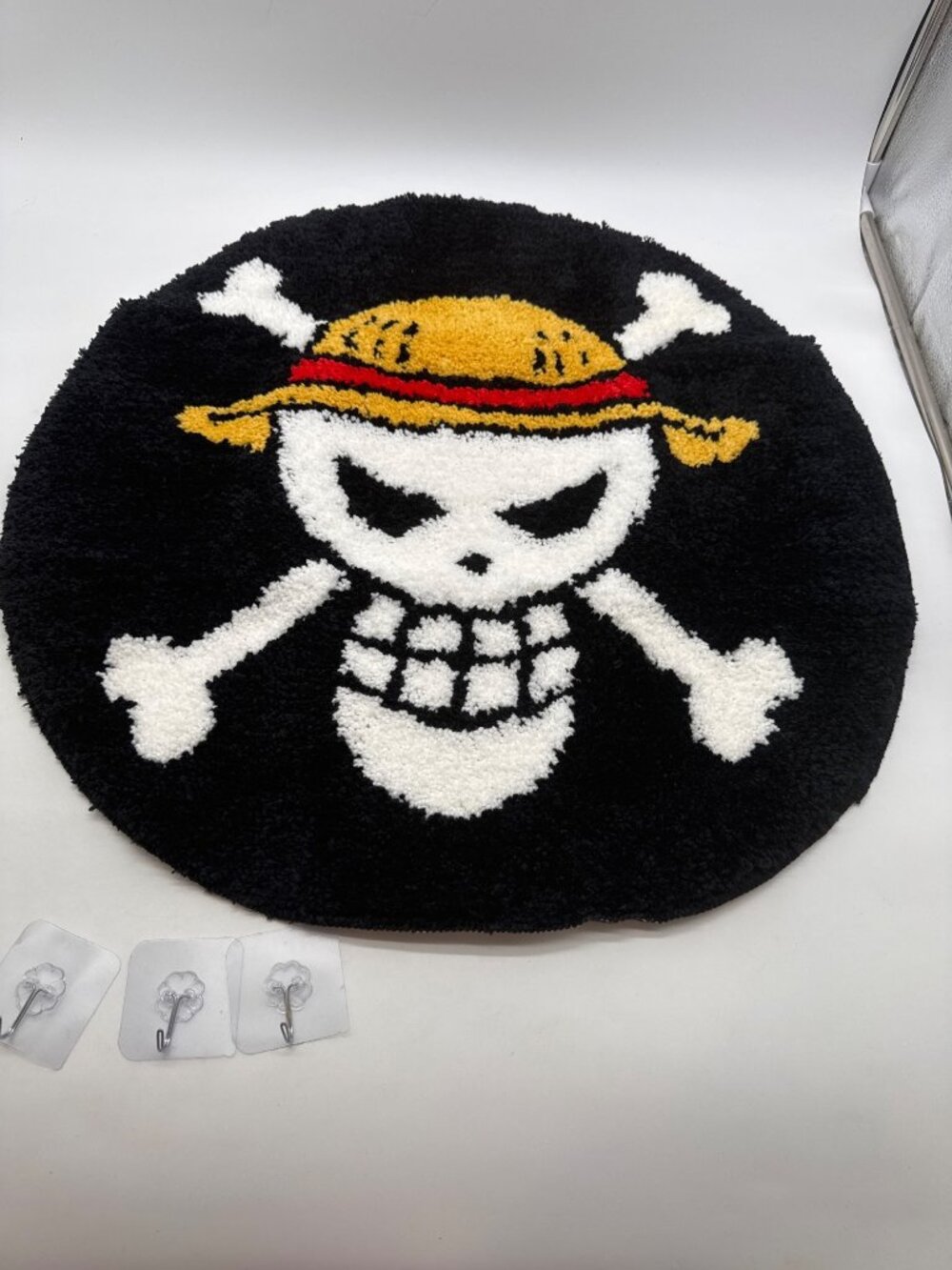Pirate Skull Round Microfiber Rug With Anti-Slip Backing & Hooks - Cartoon Desig
